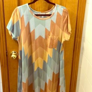 LuLaRoe XL Carly - Aztec Pattern - T-shirt Soft